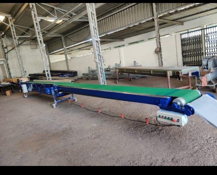 Bagloader and stacker conveyor material handling equipment